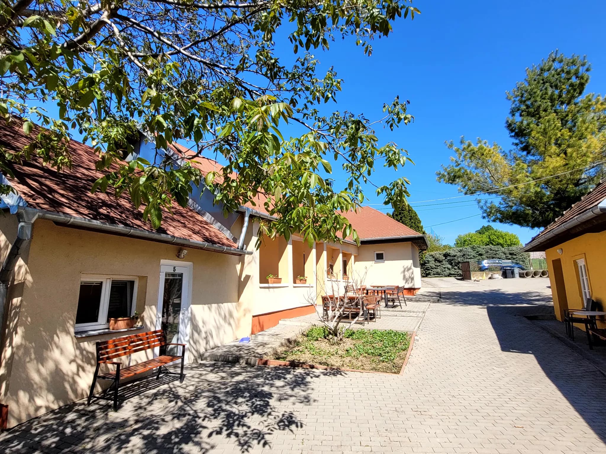 Andrejka II - dvor